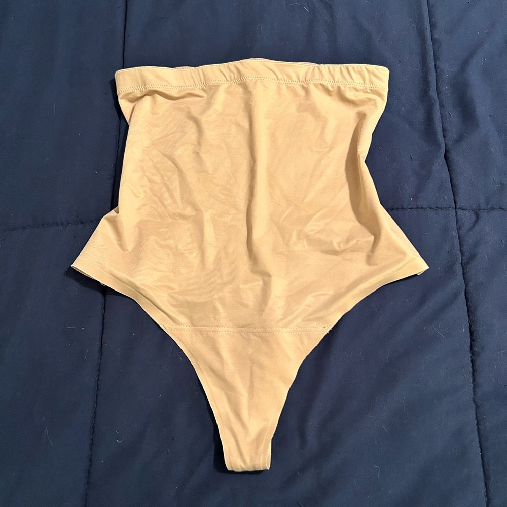 Assets by Spanx all around smoothers thong